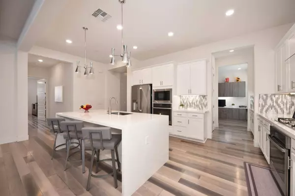 3049 Dusk LN, Roseville, CA 95747