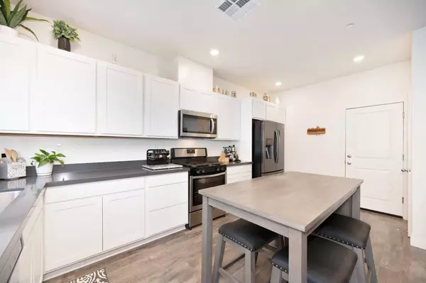 9193 Farmstead CIR, Roseville, CA 95747