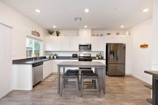 9193 Farmstead CIR, Roseville, CA 95747