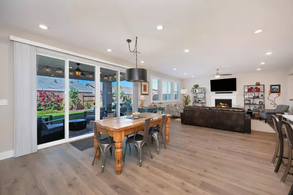 400 Meadow Bloom CT, Roseville, CA 95747