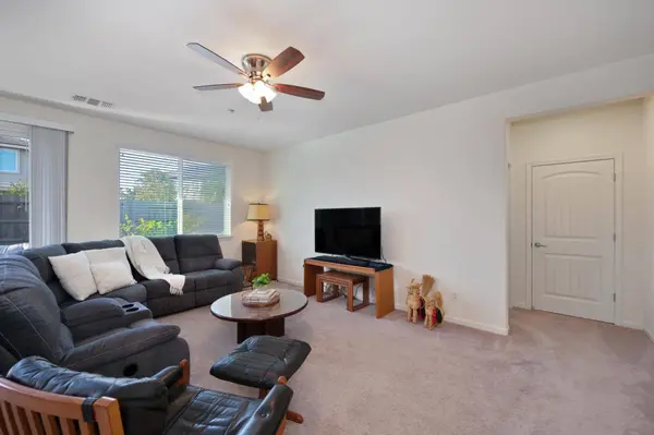 3016 Village Park DR, Roseville, CA 95747