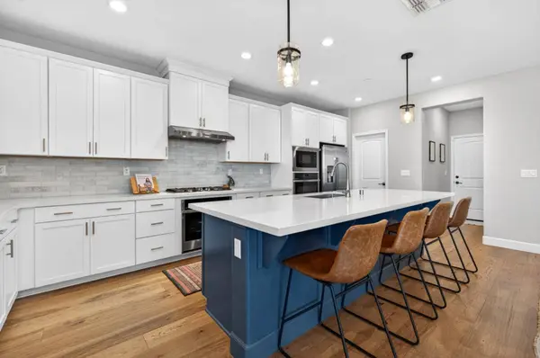 6001 Oberlander DR, Roseville, CA 95747