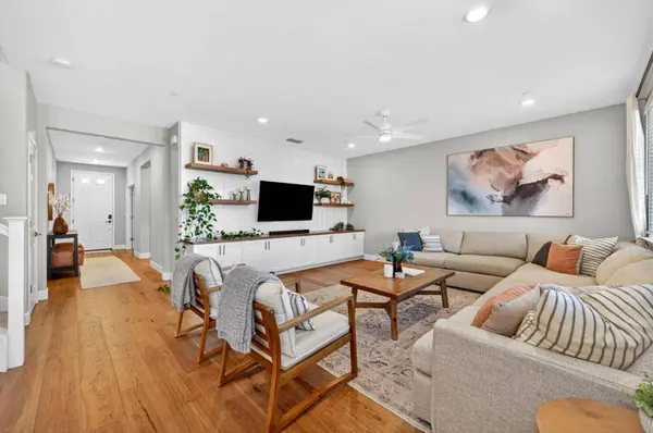 6001 Oberlander DR, Roseville, CA 95747