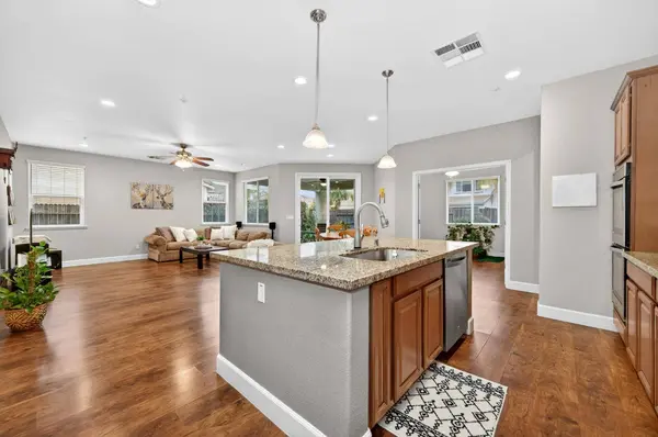 2233 Hightrail WAY, Roseville, CA 95747