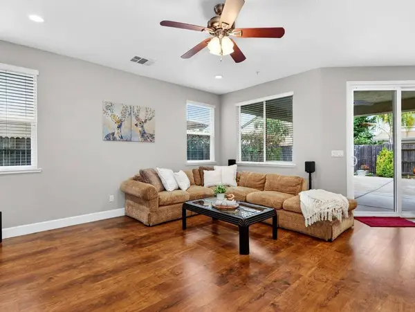 2233 Hightrail WAY, Roseville, CA 95747
