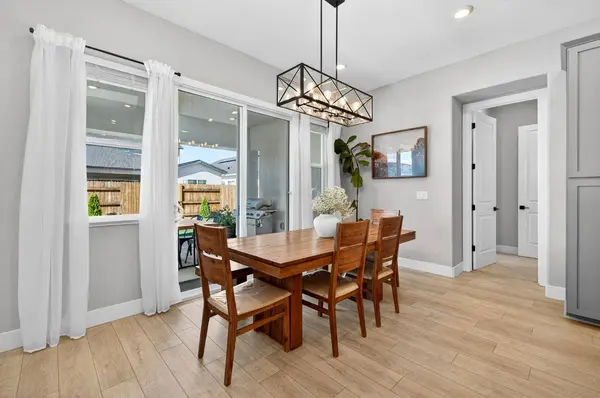 1097 Camarillo DR, Roseville, CA 95747