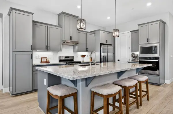 1097 Camarillo DR, Roseville, CA 95747