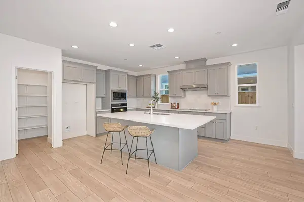 2082 Gravel Bar WAY, Sacramento, CA 95832