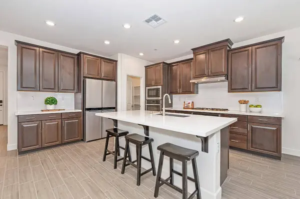 2389 Sierra Village DR, Roseville, CA 95747