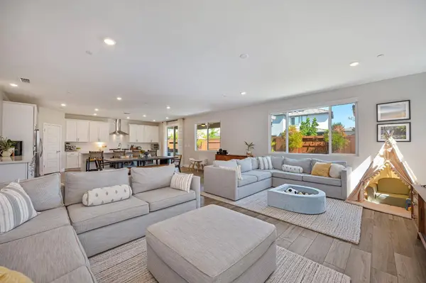 5017 Marshmallow DR, Roseville, CA 95747