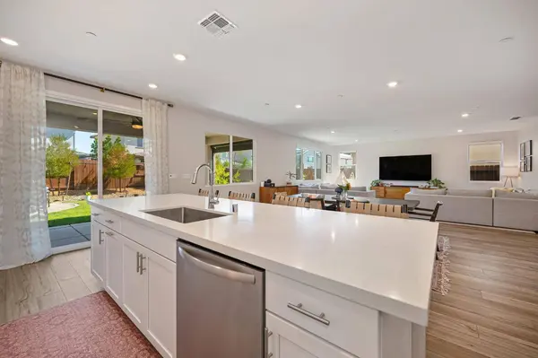 5017 Marshmallow DR, Roseville, CA 95747