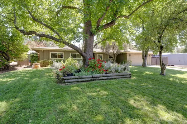 5765 Hoffman LN, Fair Oaks, CA 95628