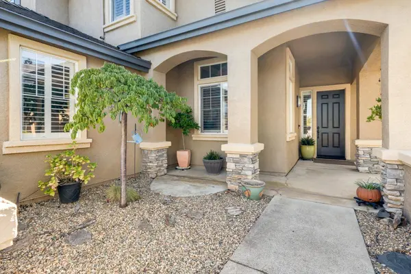 3240 Shelter Cove LN, Elk Grove, CA 95758