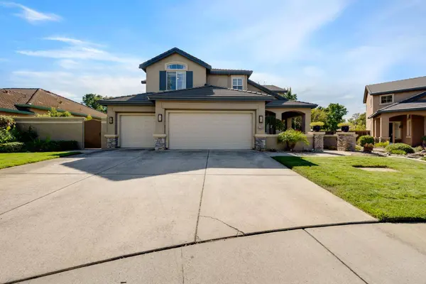 3240 Shelter Cove LN, Elk Grove, CA 95758