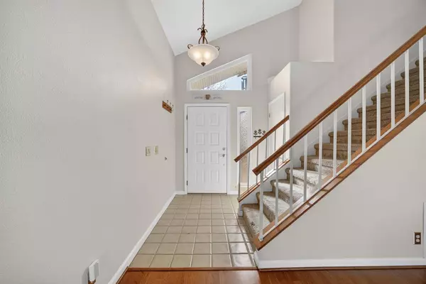 211 Berry Oak CT, Rio Linda, CA 95673