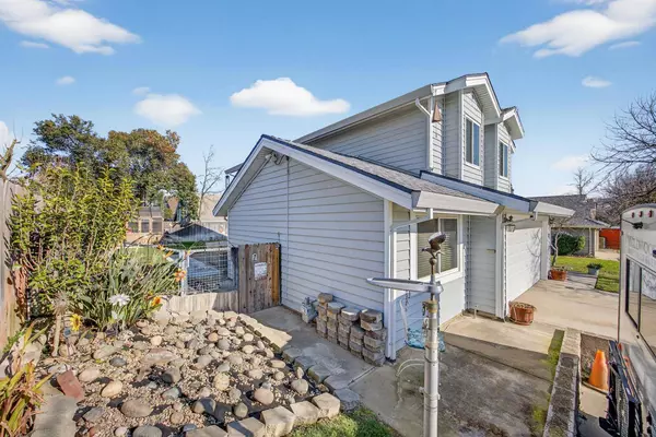 211 Berry Oak CT, Rio Linda, CA 95673