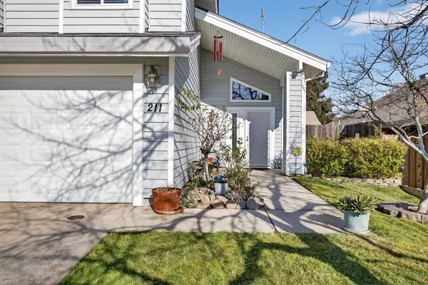 211 Berry Oak CT, Rio Linda, CA 95673