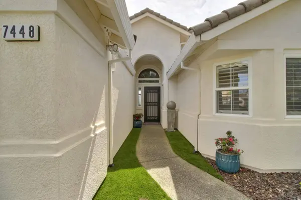 7448 School House LN, Roseville, CA 95747