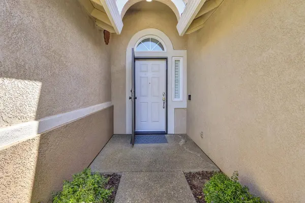 7472 School House LN, Roseville, CA 95747