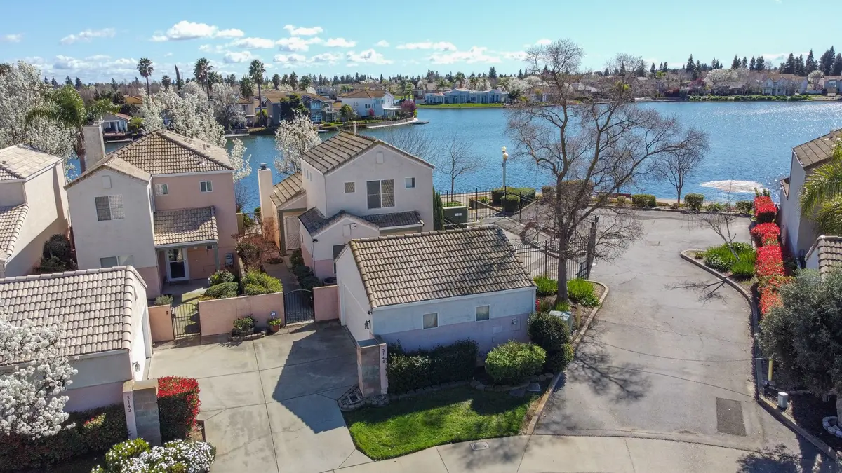 Laguna West living on the lake