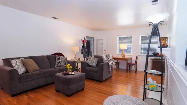 5016 J Pkwy, Sacramento, CA 95823