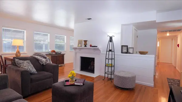 5016 J Pkwy, Sacramento, CA 95823