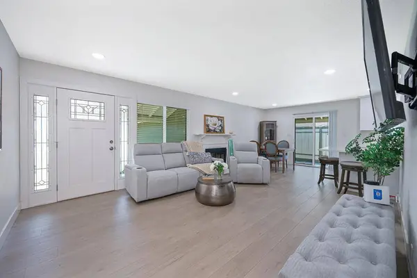 3721 Whitney AVE, Sacramento, CA 95821