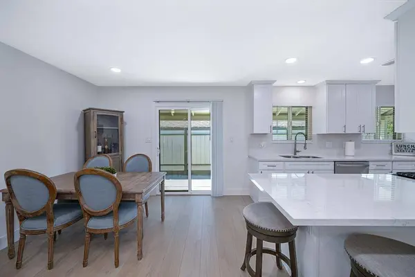 3721 Whitney AVE, Sacramento, CA 95821