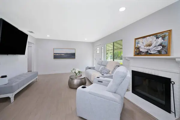 3721 Whitney AVE, Sacramento, CA 95821