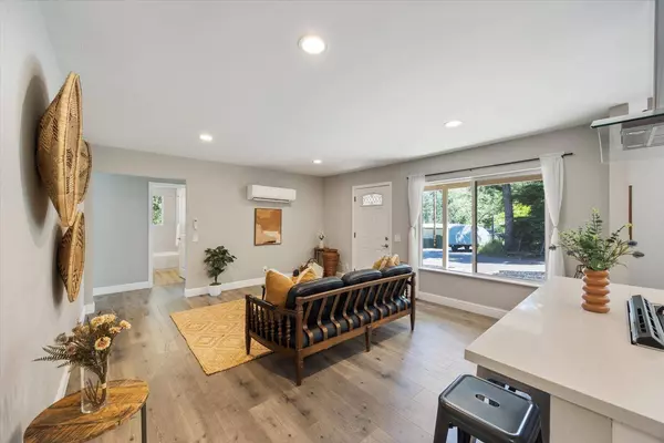 990 Crescent ST, Placerville, CA 95667