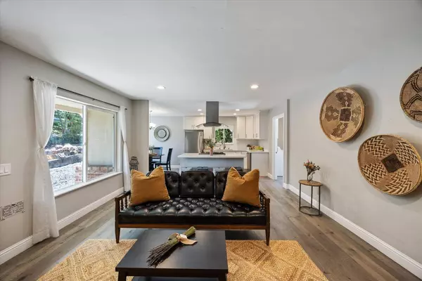 990 Crescent ST, Placerville, CA 95667