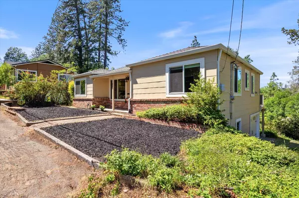 990 Crescent ST, Placerville, CA 95667