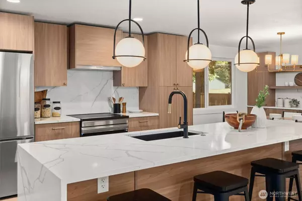 10406 115th PL NE, Kirkland, WA 98033