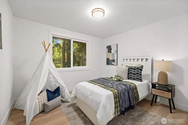 10406 115th Place NE, Kirkland, WA 98033