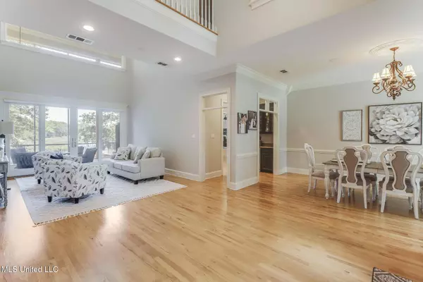 18 Sauvolle Court, Ocean Springs, MS 39564