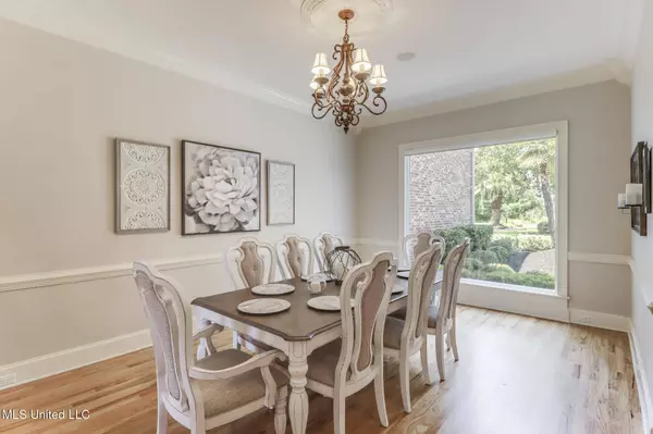 18 Sauvolle Court, Ocean Springs, MS 39564