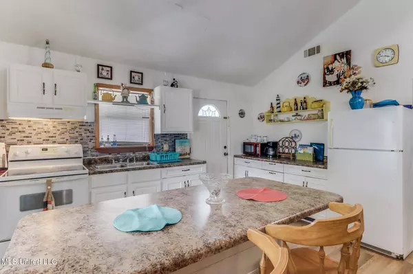 4254 1st Avenue, Bay Saint Louis, MS 39520