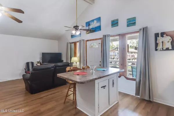 4254 1st Avenue, Bay Saint Louis, MS 39520