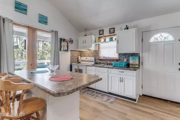 4254 1st Avenue, Bay Saint Louis, MS 39520