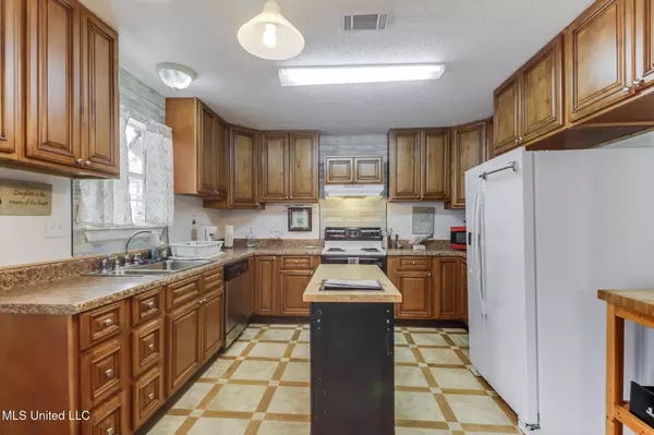 4250 1st Avenue, Bay Saint Louis, MS 39520