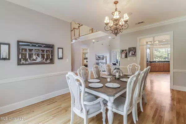 18 Sauvolle Court, Ocean Springs, MS 39564