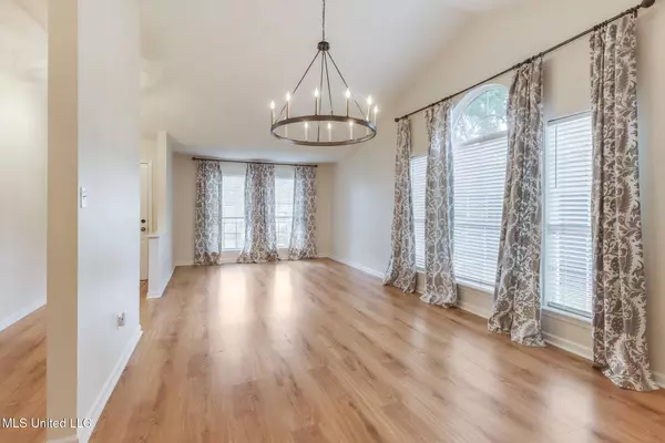 3612 Miles Lane, Ocean Springs, MS 39564