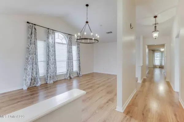 3612 Miles Lane, Ocean Springs, MS 39564