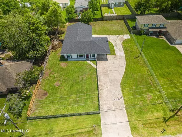 410 Old Spanish Trail #B, Waveland, MS 39576