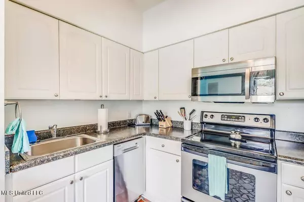 410 Old Spanish Trail #B, Waveland, MS 39576