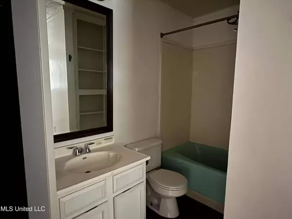 1889 Greater Avenue, Biloxi, MS 39531