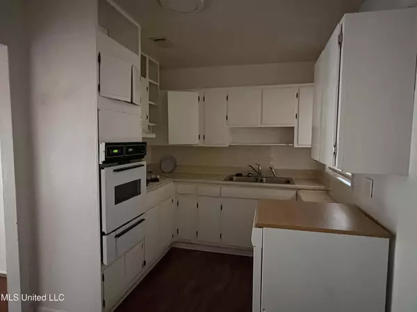 1889 Greater Avenue, Biloxi, MS 39531