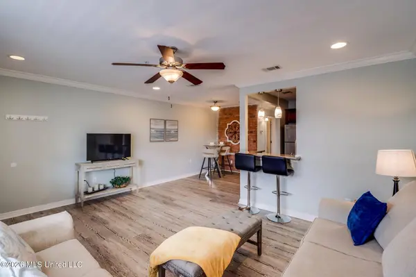 1282 Beach Boulevard #209, Biloxi, MS 39530