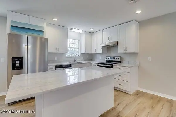 912 Maple Street, Waveland, MS 39576