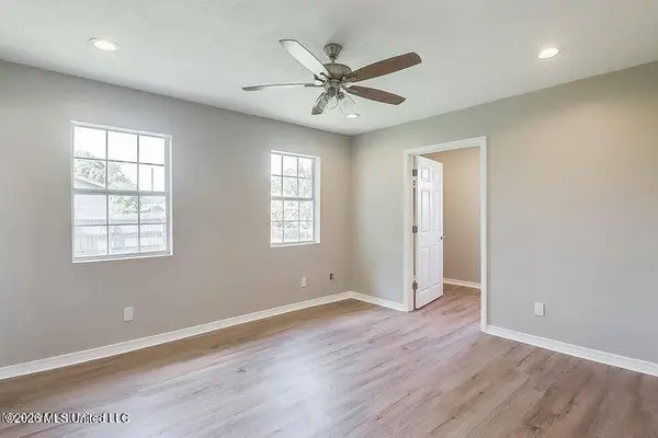 912 Maple Street, Waveland, MS 39576